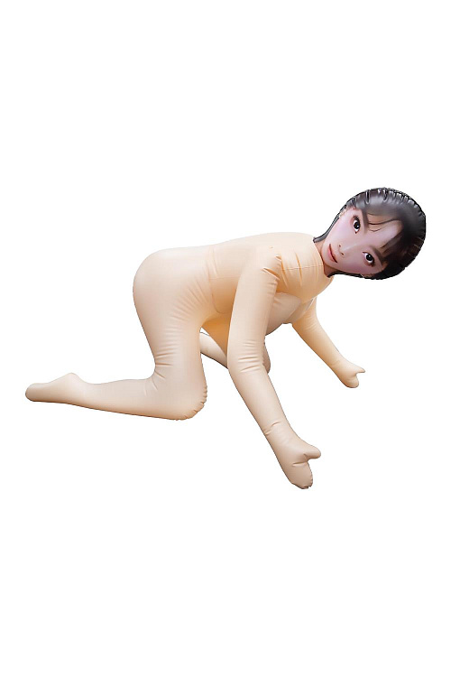 Телесная надувная секс-кукла в позиции догги-стайл