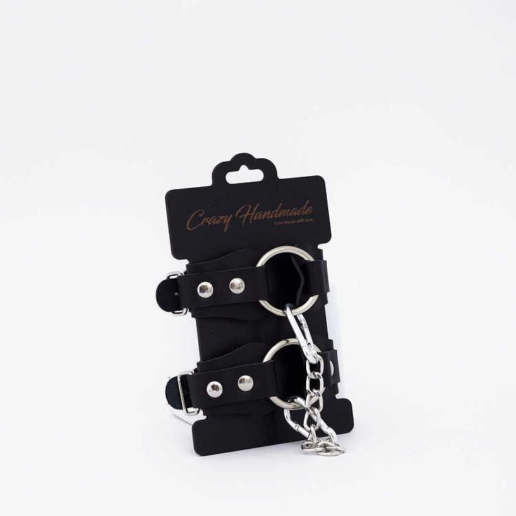 Черные кожаные наручники с кольцом