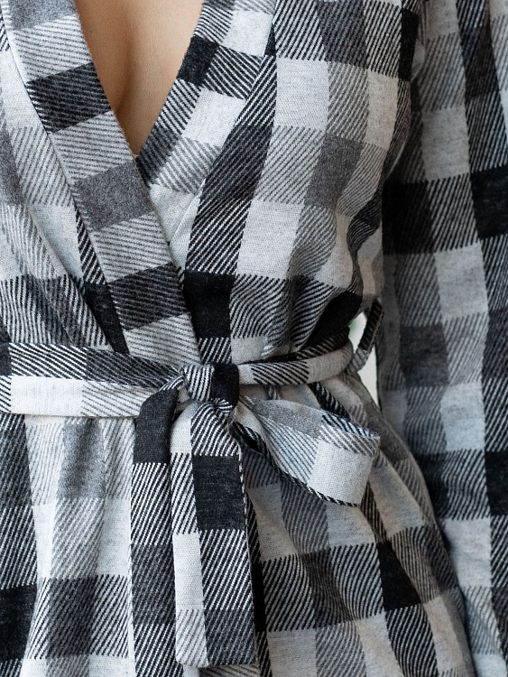 Клетчатый домашний халат из мягкого трикотажа с лёгким ворсом