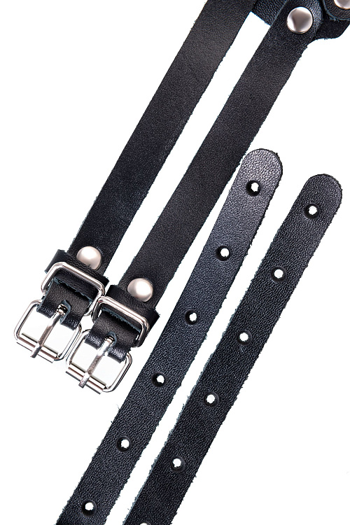 Черный кожаный пояс с кольцами