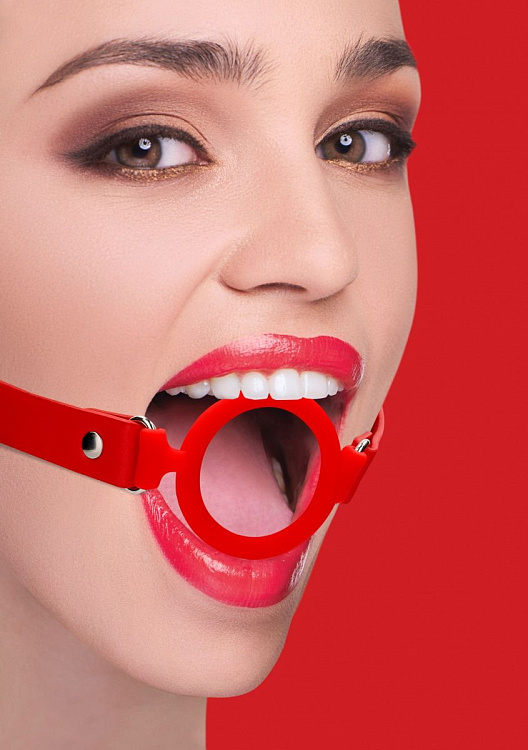 Красный кляп-кольцо с кожаными ремешками  Silicone Ring Gag with Leather Straps