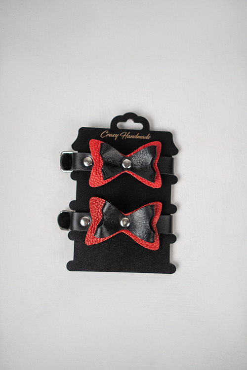 Черно-красные кожаные наручники с бантиками